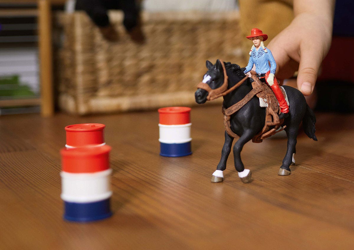 Barrel Racing mit Cowgirl