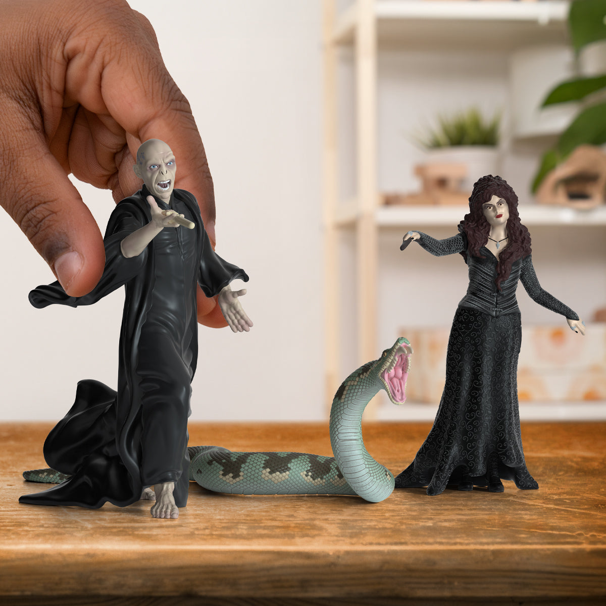 Voldemort mit Nagini & Bellatrix