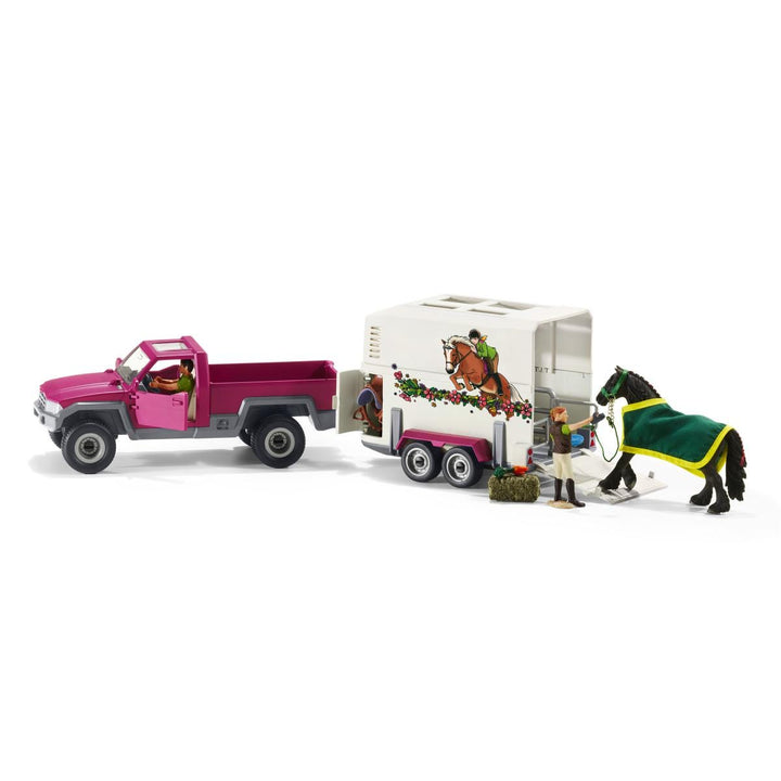 Pick-up mit Pferdeanhänger