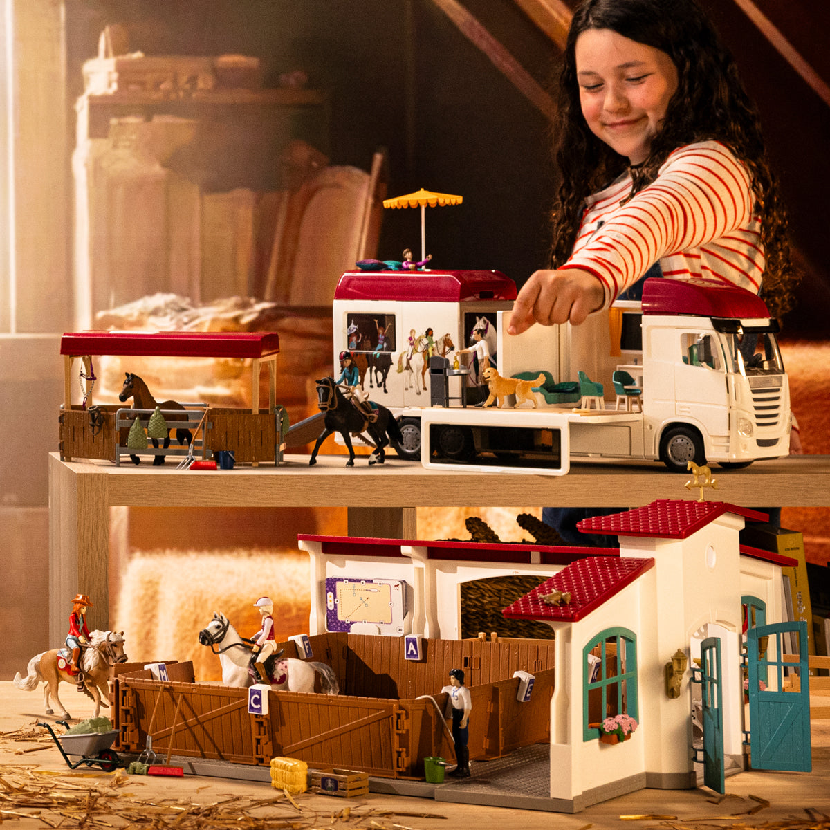 schleich tiere aufbewahren Pferdetransporter 42619 HORSE CLUB